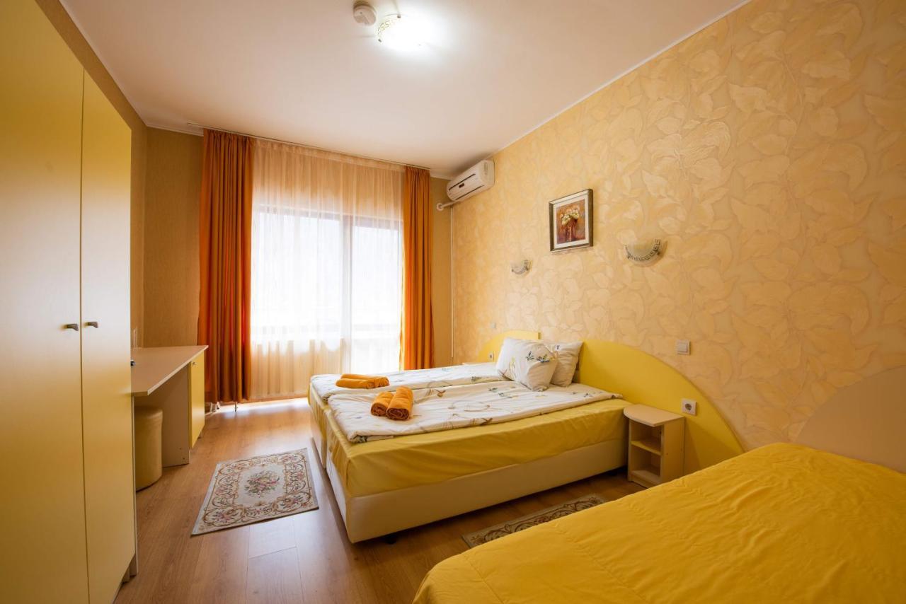 Family Hotel Enica Teteven Exterior photo